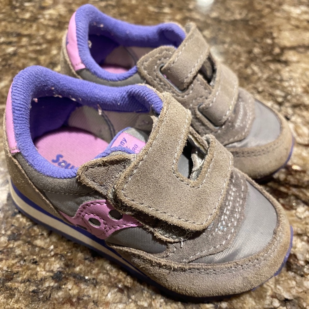 VGUC size 4.5 toddler saucony sneakers